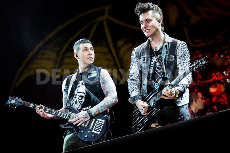 1403220071-avenged-sevenfold-performs-in-concert-at-rock-in-rome-festival_5052458